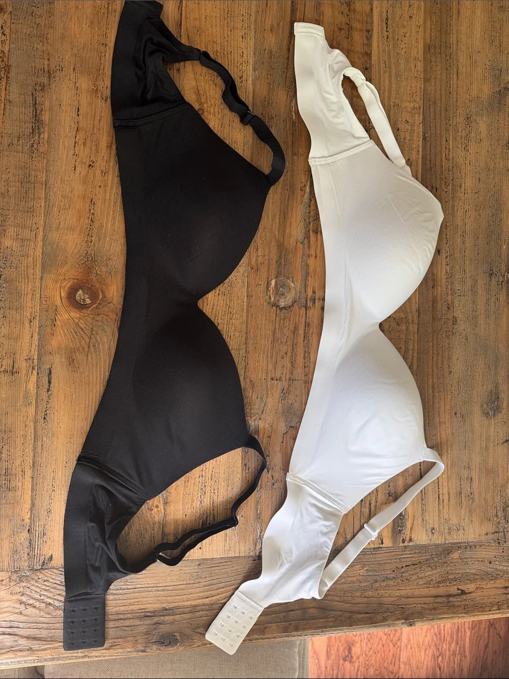 New! Soma Endbliss Wireless Bra bundle White & Black